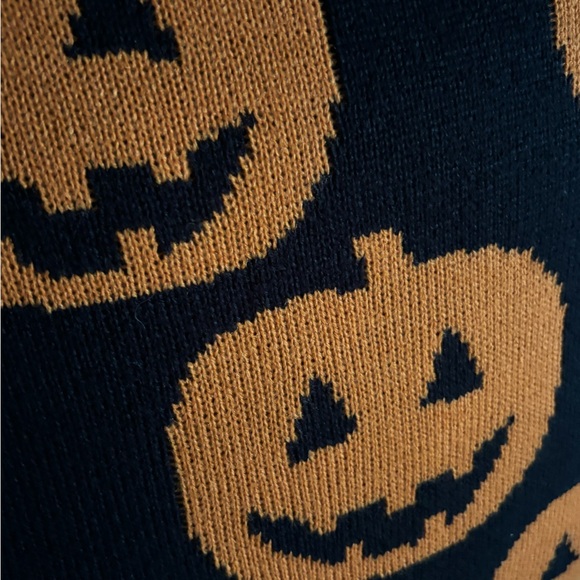 2 knit pumpkin throw pillows - Picture 4 of 8